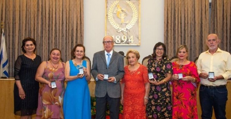 IMPRENSA DESTACA NOITE DE AUTÓGRAFOS DA COLEÇÃO OSMUNDO PONTES DE LITERATURA